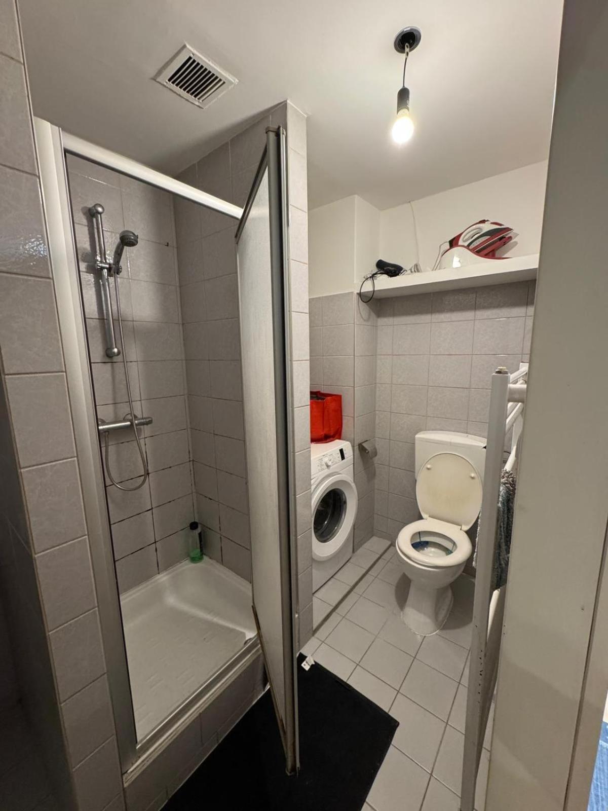 Apartment Comfy 1-bedroom Apartment, 10 Min To Westbahnhof Wien
